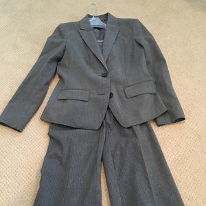 Banana Republic Size 4P Wool Suit